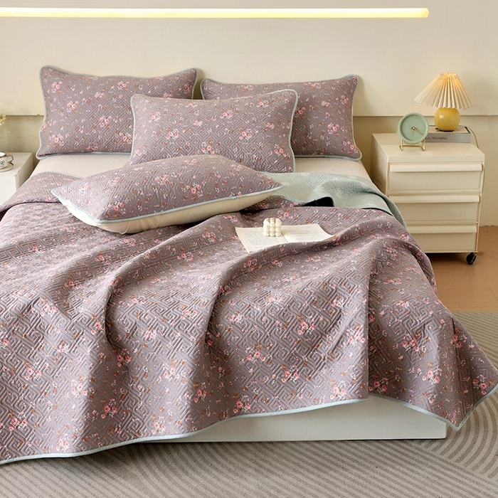 91家纺网 家纺一手货源 找家纺 羽爱家纺 2025新款A类双面全棉印花床盖套件 长岛花