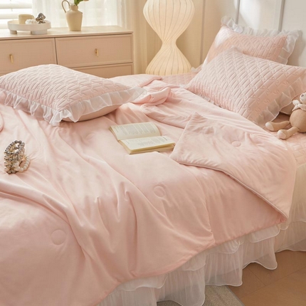 91家纺网 家纺一手货源 找家纺 恋尚 2025新款床笠式床裙乳胶夏被四件套-人鱼公主 人鱼公主 浅粉