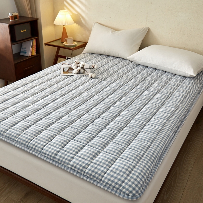 91家纺网 家纺一手货源 找家纺 祁恋婷家居 2024新款全棉水洗棉棉花床褥床垫【床垫遮盖物】系列-成人款 蓝小格
