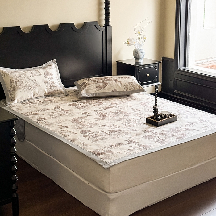 91家纺网 家纺一手货源 找家纺 圆岛家纺 2024新款900D复古手绘系列冰丝凉席 塞纳花园-咖