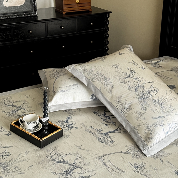 91家纺网 家纺一手货源 找家纺 圆岛家纺 2024新款900D复古手绘系列冰丝凉席 马丁-蓝