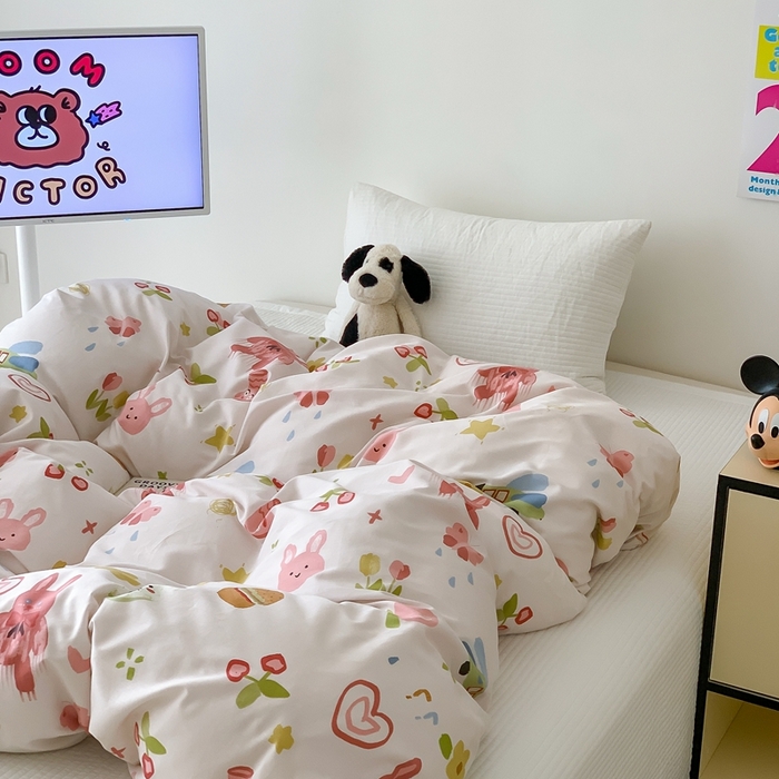 91家纺网 家纺一手货源 找家纺 窝米 2024新款韩国设计师卡通手绘单品被套系列 兔斯汉堡