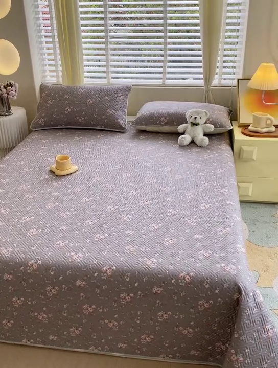 91家纺网 家纺一手货源 找家纺 羽爱家纺 2025新款A类双面全棉印花床盖套件 长岛花