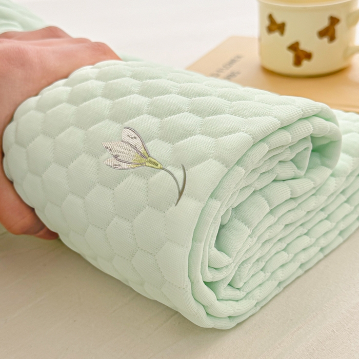 91家纺网 家纺一手货源 找家纺 慕尚家纺 2025新款冻冻席刺绣系列 冻冻席清凉女孩