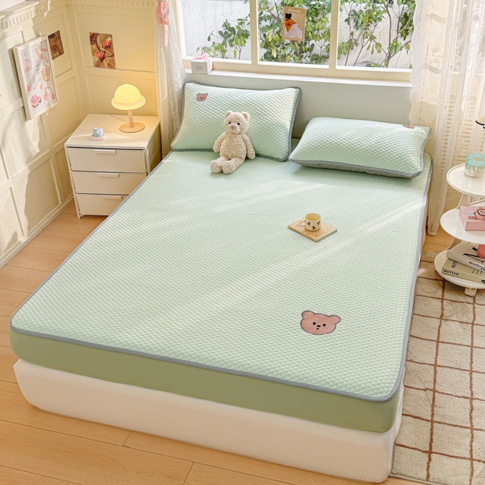 91家纺网 家纺一手货源 找家纺 慕尚家纺 2025新款冻冻席刺绣系列 凉冻冻席小熊绿