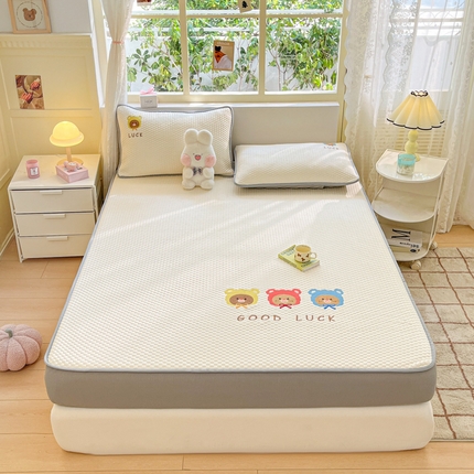 91家纺网 家纺一手货源 找家纺 慕尚家纺 2025新款冻冻席刺绣系列 冻冻席可爱一家人