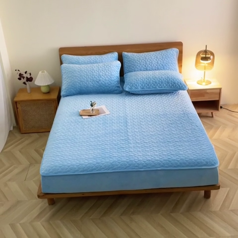 91家纺网 家纺一手货源 找家纺 芸锦豪 2024新款宝宝绒夹棉刺绣床笠 浅蓝