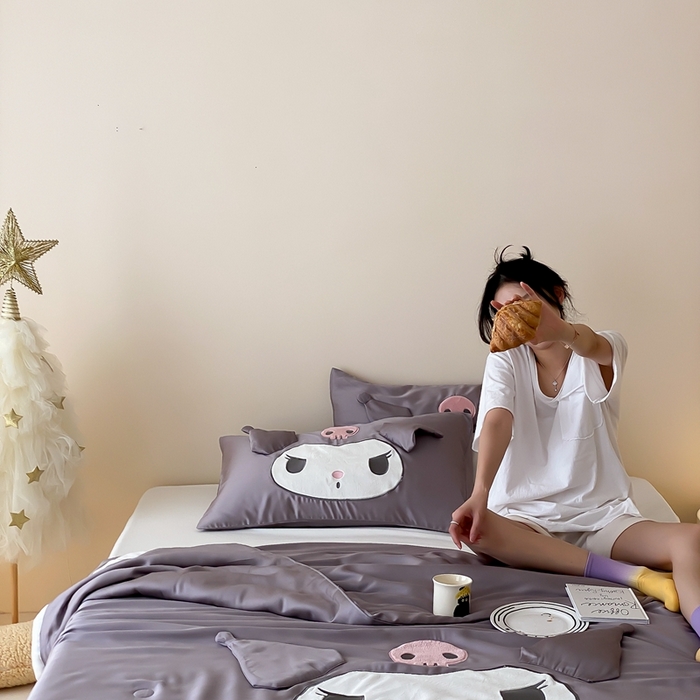 91家纺网 家纺一手货源 找家纺 （总）黛舒家居 2024新款莱赛尔刺绣小宽边三丽鸥系列夏凉被