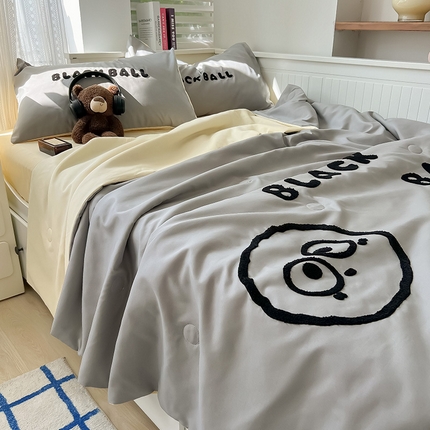 91家纺网 家纺一手货源 找家纺 （总）眠帛家居 2024新款水洗棉毛巾绣夏被四件套精灵系列A类风格二