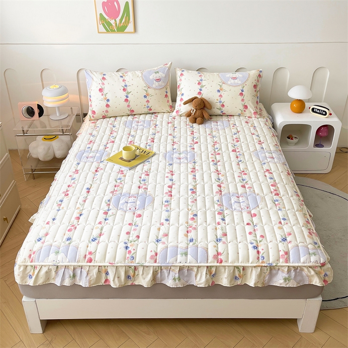 91家纺网 家纺一手货源 找家纺 3C 2024新款全棉13372大豆夹棉印花花边床笠四件套 圈圈兔