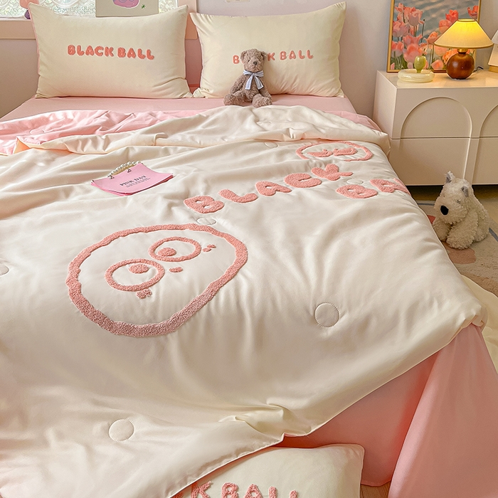 91家纺网 家纺一手货源 找家纺 眠帛家居 2024新款水洗棉毛巾绣夏被四件套精灵系列A类风格二 精灵奶油粉