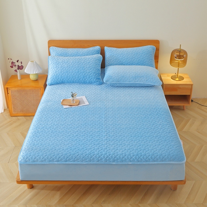 91家纺网 家纺一手货源 找家纺 芸锦豪 2024新款宝宝绒夹棉刺绣床笠 浅蓝