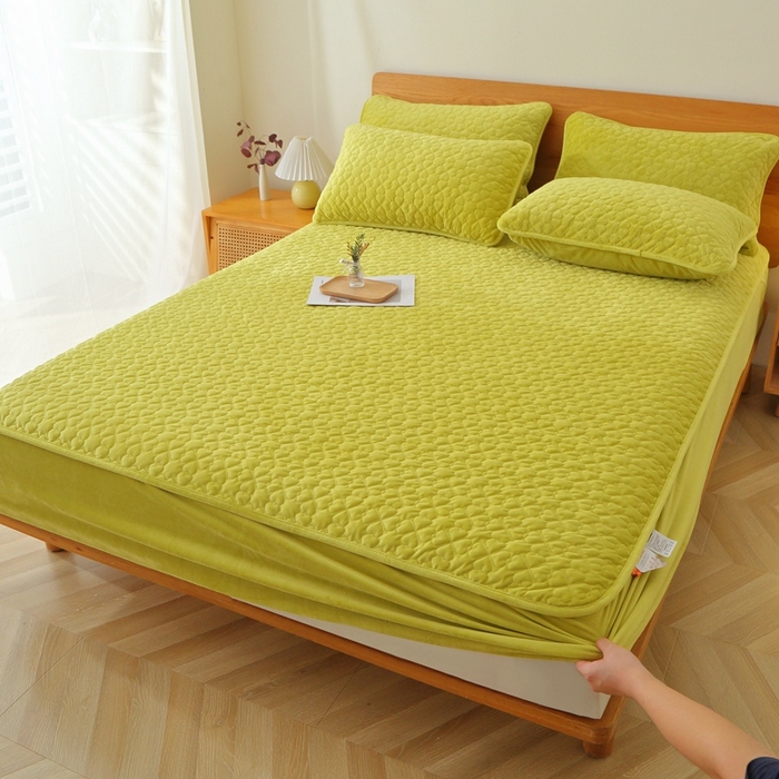 91家纺网 家纺一手货源 找家纺 芸锦豪 2024新款宝宝绒夹棉刺绣床笠 苹果绿