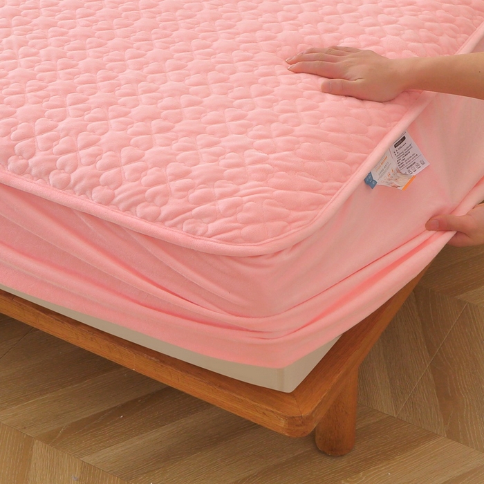 91家纺网 家纺一手货源 找家纺 芸锦豪 2024新款宝宝绒夹棉刺绣床笠 玫瑰粉