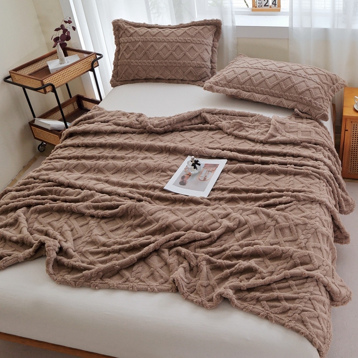 91家纺网 家纺一手货源 找家纺 芸锦豪 2024新款塔芙绒毛毯多功能毯-双面塔夫绒卷边 塔夫绒-咖色