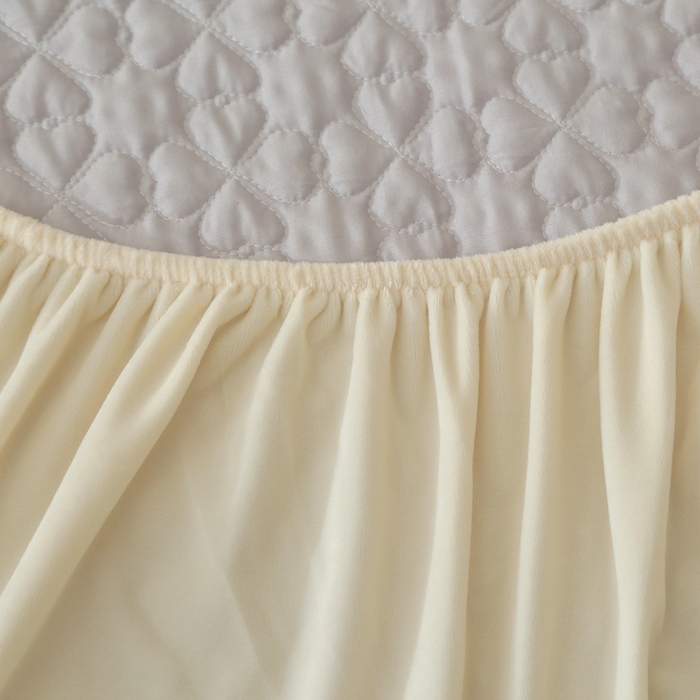 91家纺网 家纺一手货源 找家纺 芸锦豪 2024新款宝宝绒夹棉刺绣床笠 奶油白