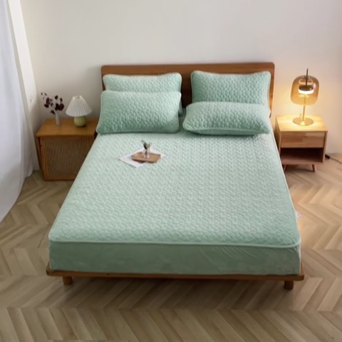 91家纺网 家纺一手货源 找家纺 芸锦豪 2024新款宝宝绒夹棉刺绣床笠 嫩绿