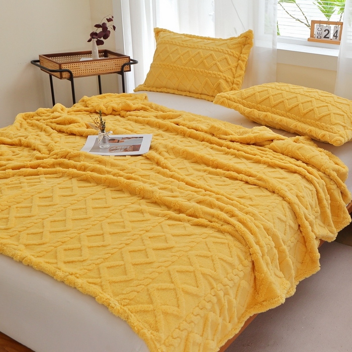 91家纺网 家纺一手货源 找家纺 芸锦豪 2024新款塔芙绒毛毯多功能毯-双面塔夫绒卷边 塔夫绒-姜黄