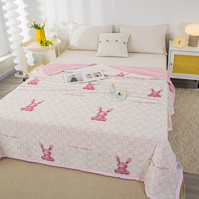 91家纺网 家纺一手货源 找家纺 博弈 2024新款凉感丝抗菌夏被 流氓兔粉