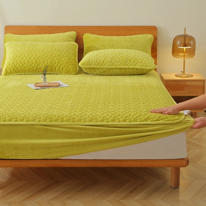 91家纺网 家纺一手货源 找家纺 芸锦豪 2024新款宝宝绒夹棉刺绣床笠 苹果绿