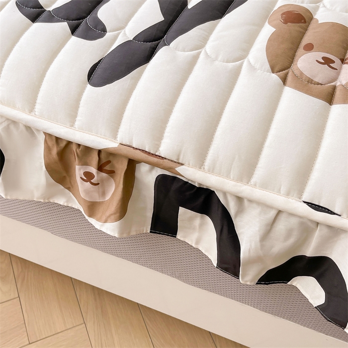 91家纺网 家纺一手货源 找家纺 3C 2024新款全棉13372大豆夹棉印花花边床笠四件套 熊熊宝贝-灰