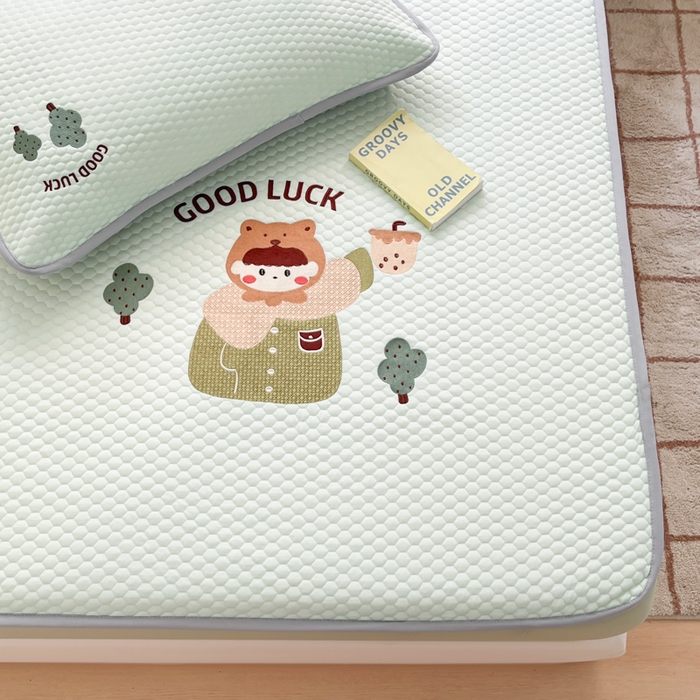 91家纺网 家纺一手货源 找家纺 慕尚家纺 2025新款冻冻席刺绣系列 冻冻席幸福的可儿