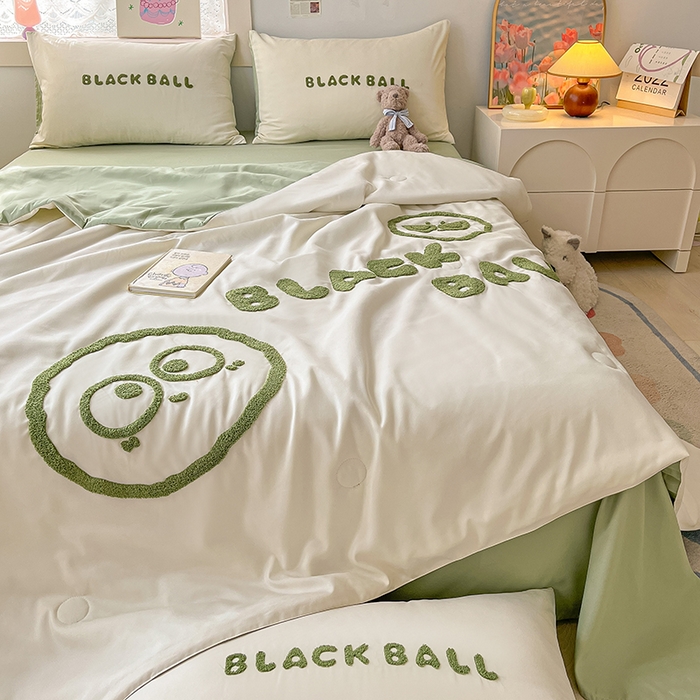 91家纺网 家纺一手货源 找家纺 眠帛家居 2024新款水洗棉毛巾绣夏被四件套精灵系列A类风格二 精灵果绿