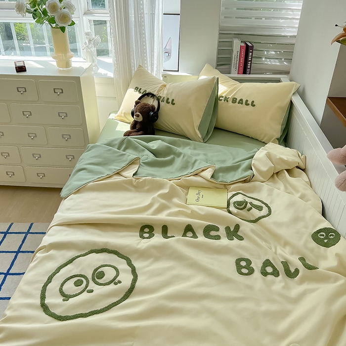 91家纺网 家纺一手货源 找家纺 眠帛家居 2024新款水洗棉毛巾绣夏被四件套精灵系列A类风格二 精灵奶黄-果绿