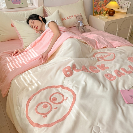 91家纺网 家纺一手货源 找家纺 眠帛家居 2024新款水洗棉毛巾绣夏被四件套精灵系列A类风格二 精灵奶油粉