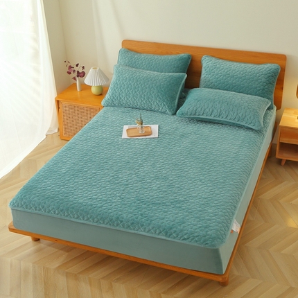 91家纺网 家纺一手货源 找家纺 芸锦豪 2024新款宝宝绒夹棉刺绣床笠 豆青