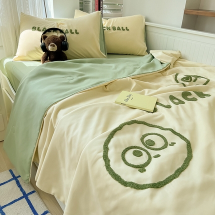 91家纺网 家纺一手货源 找家纺 眠帛家居 2024新款水洗棉毛巾绣夏被四件套精灵系列A类风格二 精灵奶黄-果绿