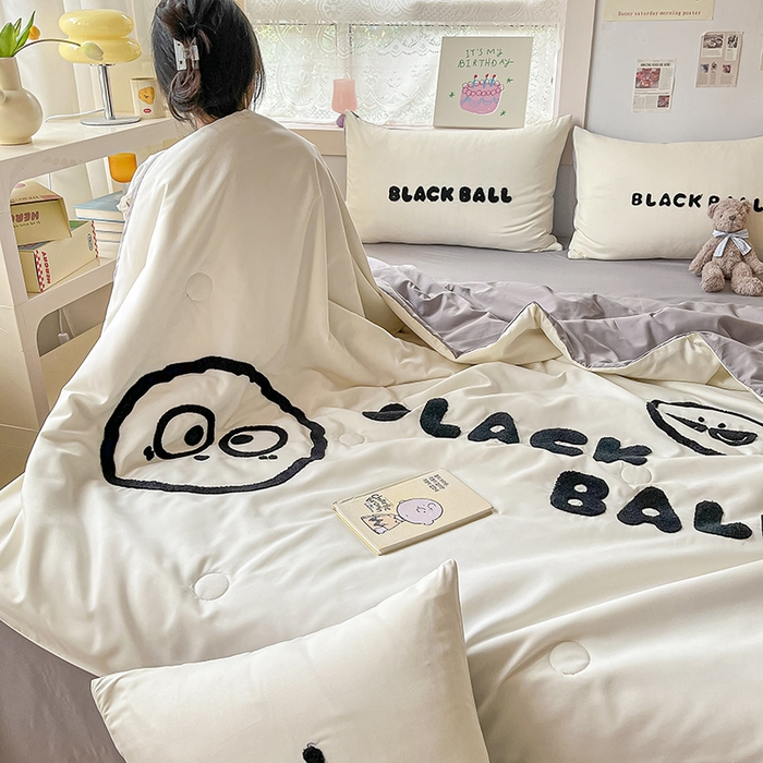 91家纺网 家纺一手货源 找家纺 眠帛家居 2024新款水洗棉毛巾绣夏被四件套精灵系列A类风格二 精灵浅灰