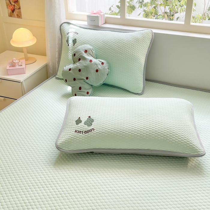 91家纺网 家纺一手货源 找家纺 慕尚家纺 2025新款冻冻席刺绣系列 冻冻席幸福的可儿