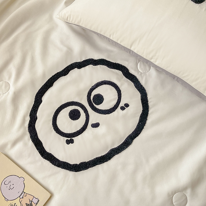 91家纺网 家纺一手货源 找家纺 眠帛家居 2024新款水洗棉毛巾绣夏被四件套精灵系列A类风格二 精灵浅灰