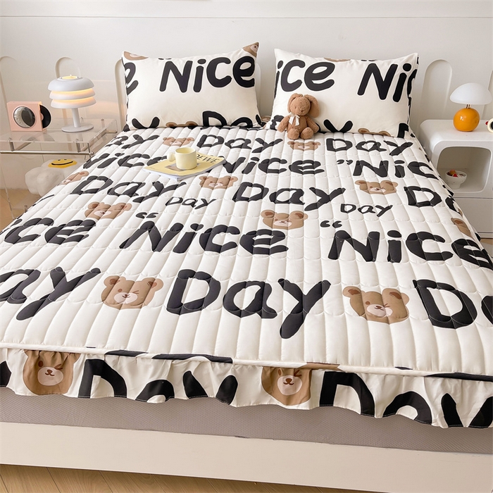 91家纺网 家纺一手货源 找家纺 3C 2024新款全棉13372大豆夹棉印花花边床笠四件套 熊熊宝贝-灰