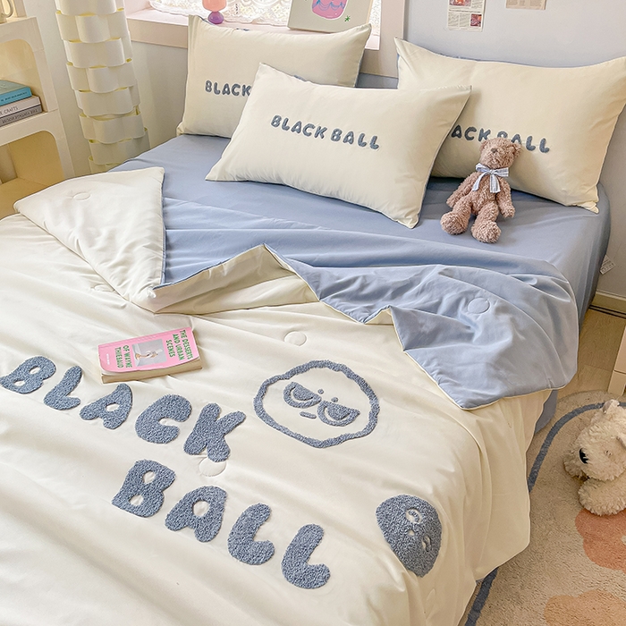 91家纺网 家纺一手货源 找家纺 眠帛家居 2024新款水洗棉毛巾绣夏被四件套精灵系列A类风格二 精灵蓝灰