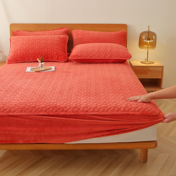 91家纺网 家纺一手货源 找家纺 芸锦豪 2024新款宝宝绒夹棉刺绣床笠 焦糖色