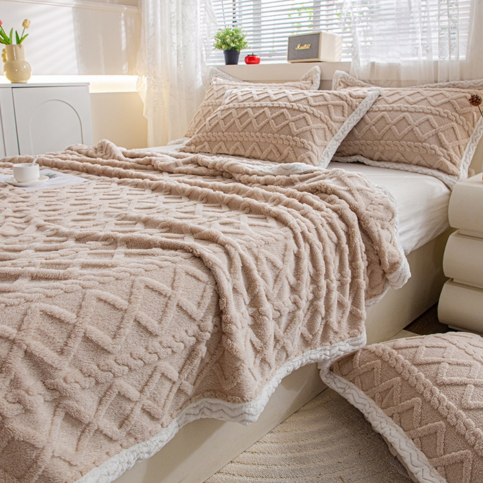 91家纺网 家纺一手货源 找家纺 芸锦豪 2024新款塔芙蓉多功能毯--双面塔夫绒包边 塔夫绒-浅卡其