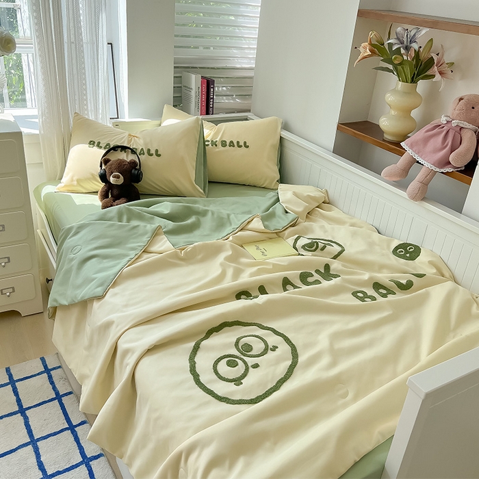 91家纺网 家纺一手货源 找家纺 眠帛家居 2024新款水洗棉毛巾绣夏被四件套精灵系列A类风格二 精灵奶黄-果绿