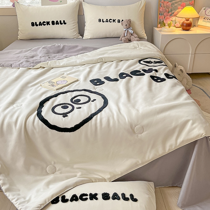 91家纺网 家纺一手货源 找家纺 眠帛家居 2024新款水洗棉毛巾绣夏被四件套精灵系列A类风格二 精灵浅灰