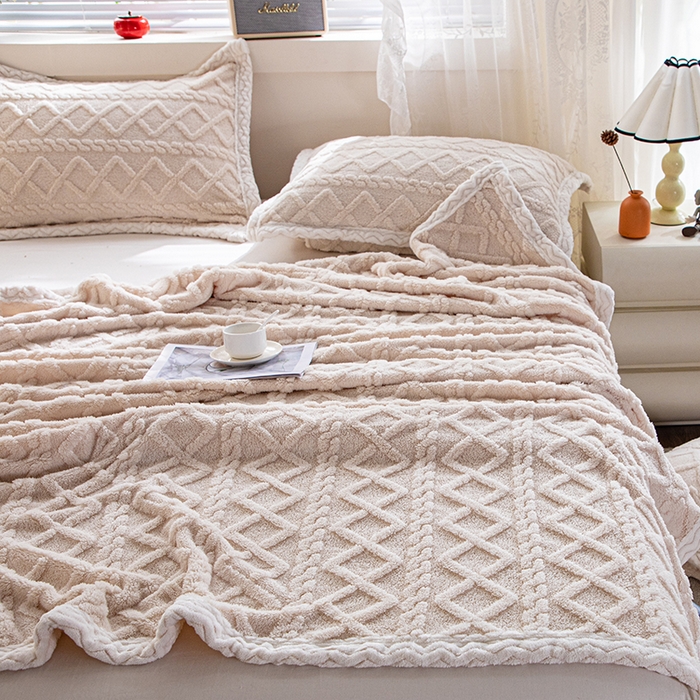 91家纺网 家纺一手货源 找家纺 芸锦豪 2024新款塔芙蓉多功能毯--双面塔夫绒包边 塔夫绒-米杏色