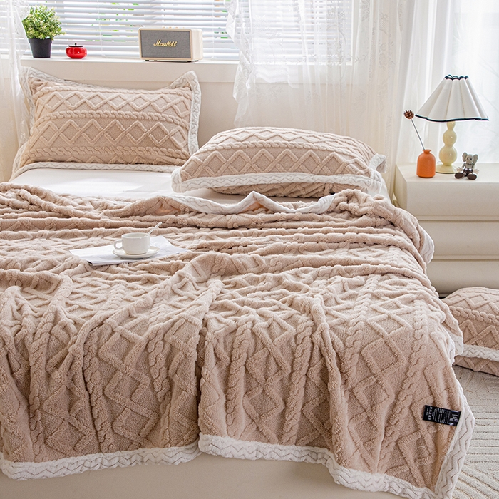 91家纺网 家纺一手货源 找家纺 芸锦豪 2024新款塔芙蓉多功能毯--双面塔夫绒包边 塔夫绒-浅卡其