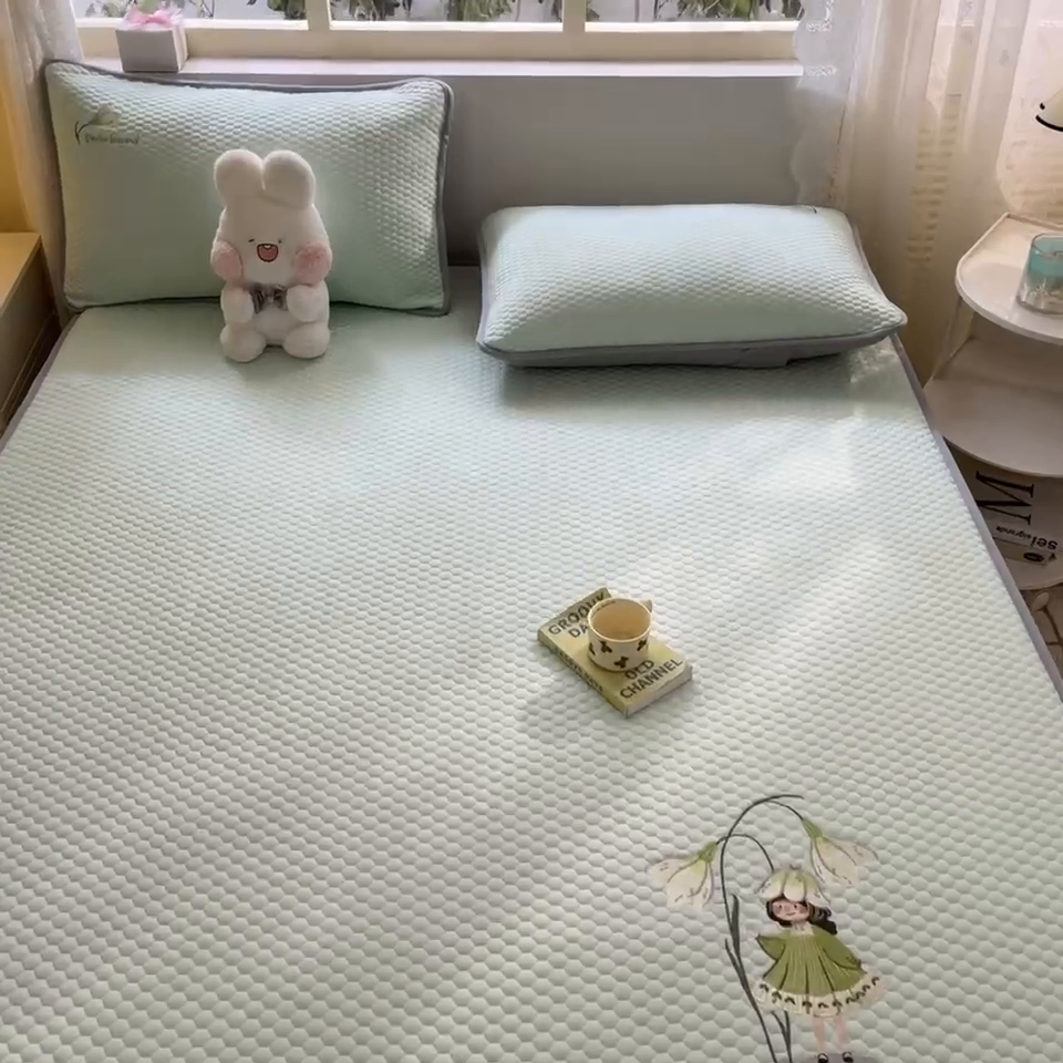 91家纺网 家纺一手货源 找家纺 慕尚家纺 2025新款冻冻席刺绣系列 冻冻席清凉女孩