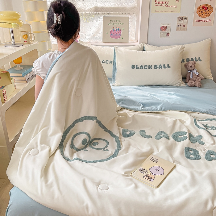 91家纺网 家纺一手货源 找家纺 眠帛家居 2024新款水洗棉毛巾绣夏被四件套精灵系列A类风格二 精灵繁星蓝