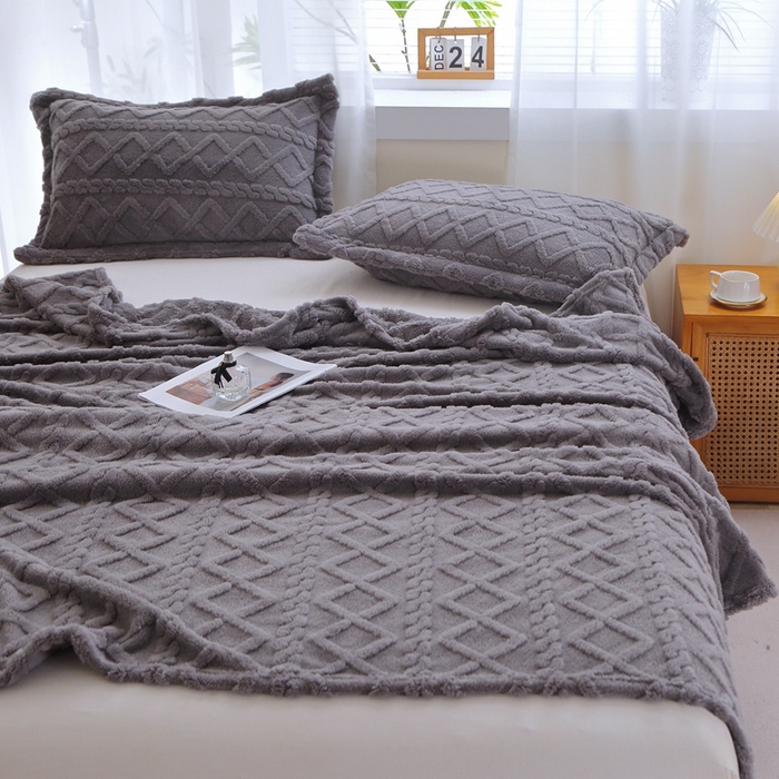 91家纺网 家纺一手货源 找家纺 芸锦豪 2024新款塔芙绒毛毯多功能毯-双面塔夫绒卷边 塔夫绒-深灰