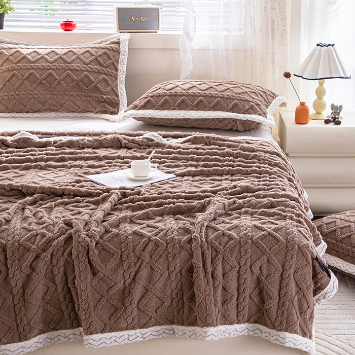 91家纺网 家纺一手货源 找家纺 芸锦豪 2024新款塔芙蓉多功能毯--双面塔夫绒包边 塔夫绒-咖色