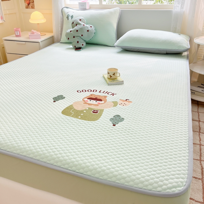 91家纺网 家纺一手货源 找家纺 慕尚家纺 2025新款冻冻席刺绣系列 冻冻席幸福的可儿