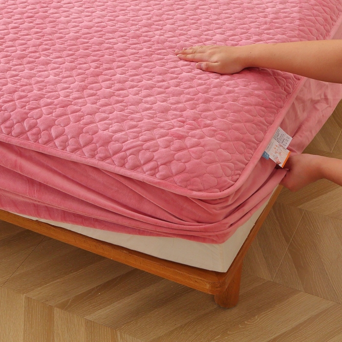 91家纺网 家纺一手货源 找家纺 芸锦豪 2024新款宝宝绒夹棉刺绣床笠 浅豆沙