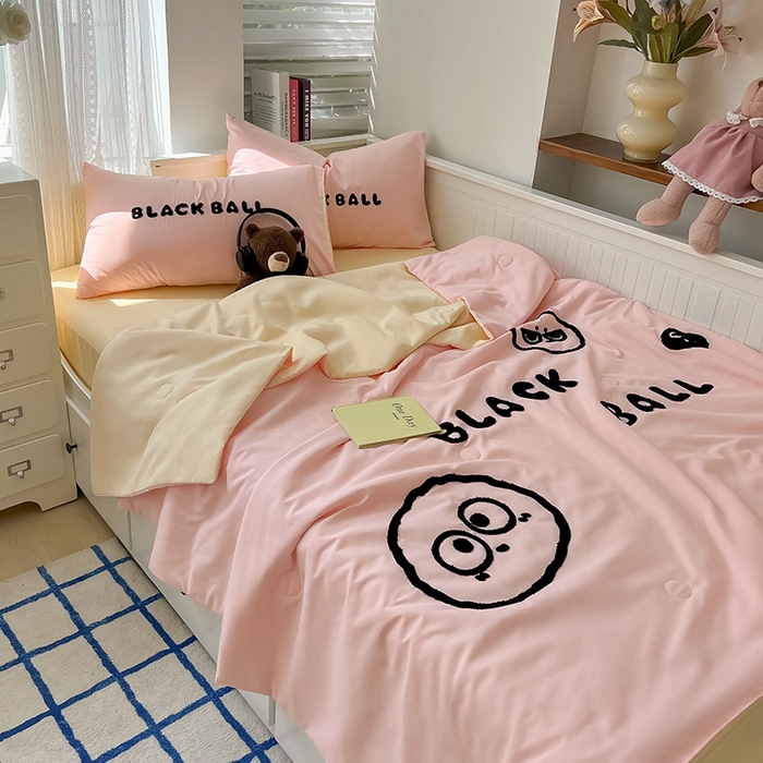 91家纺网 家纺一手货源 找家纺 眠帛家居 2024新款水洗棉毛巾绣夏被四件套精灵系列A类风格二 精灵奶油粉-奶黄