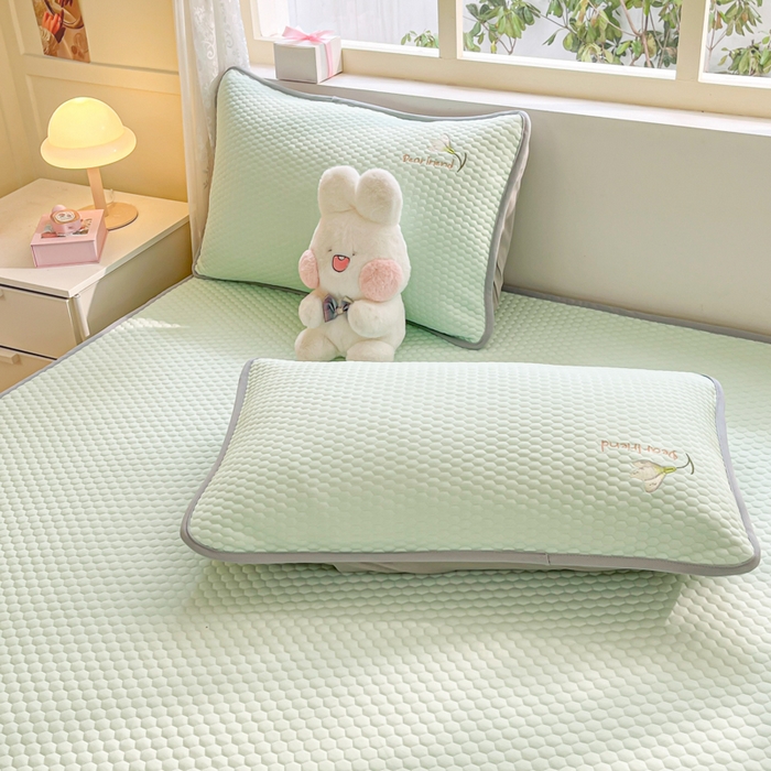 91家纺网 家纺一手货源 找家纺 慕尚家纺 2025新款冻冻席刺绣系列 冻冻席清凉女孩